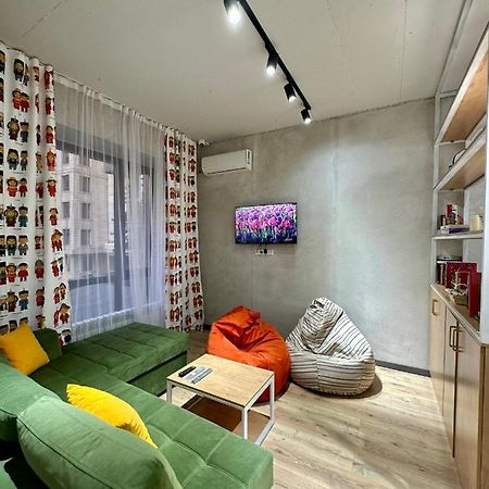 בישקק Izzzi Hostel מראה חיצוני תמונה