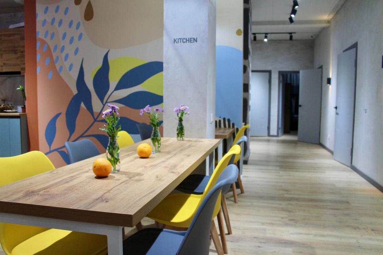 בישקק Izzzi Hostel מראה חיצוני תמונה