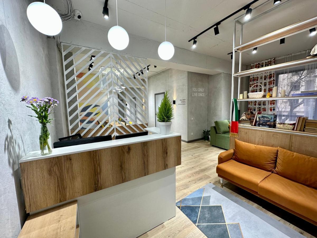 בישקק Izzzi Hostel מראה חיצוני תמונה