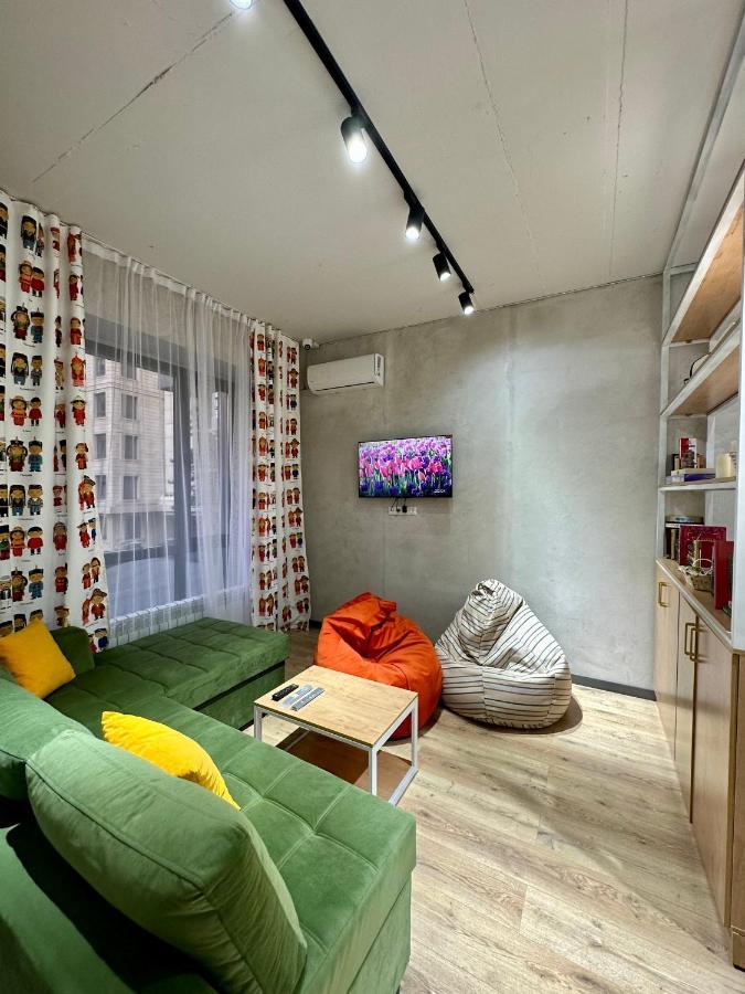 בישקק Izzzi Hostel מראה חיצוני תמונה