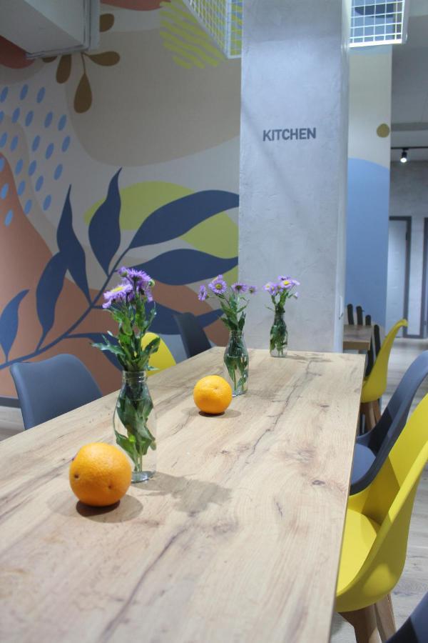 בישקק Izzzi Hostel מראה חיצוני תמונה