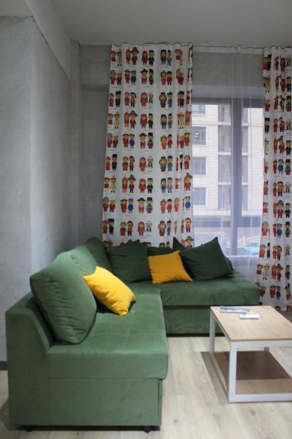 בישקק Izzzi Hostel מראה חיצוני תמונה