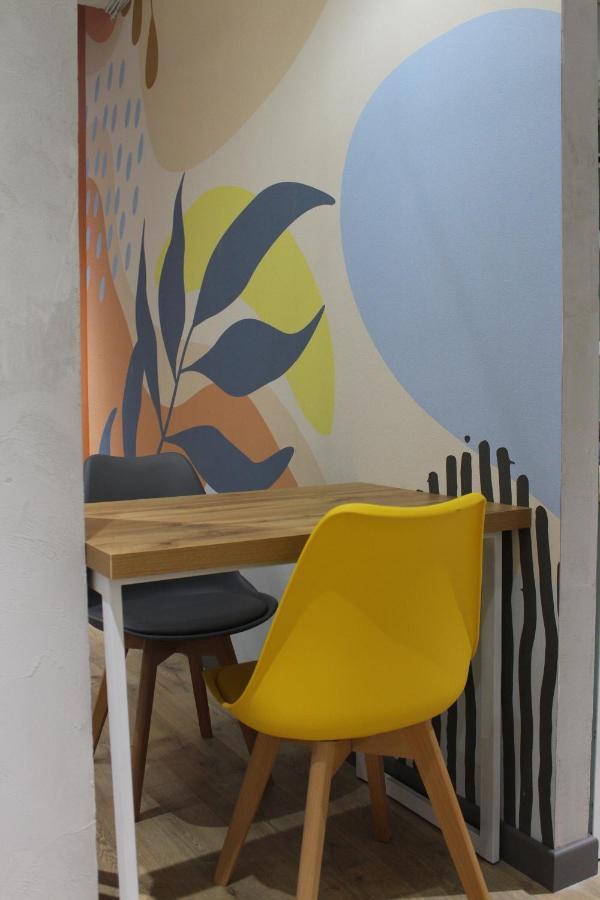 בישקק Izzzi Hostel מראה חיצוני תמונה