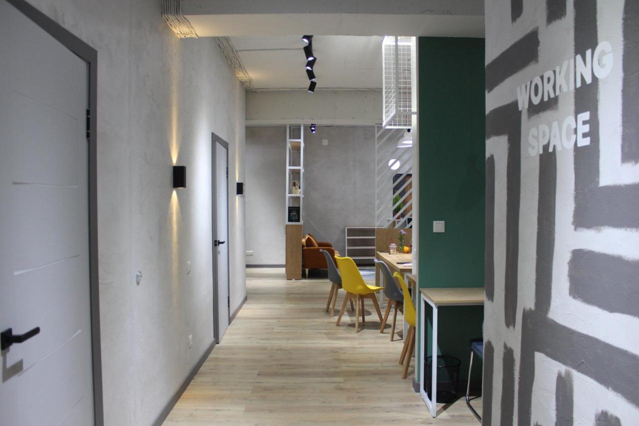 בישקק Izzzi Hostel מראה חיצוני תמונה