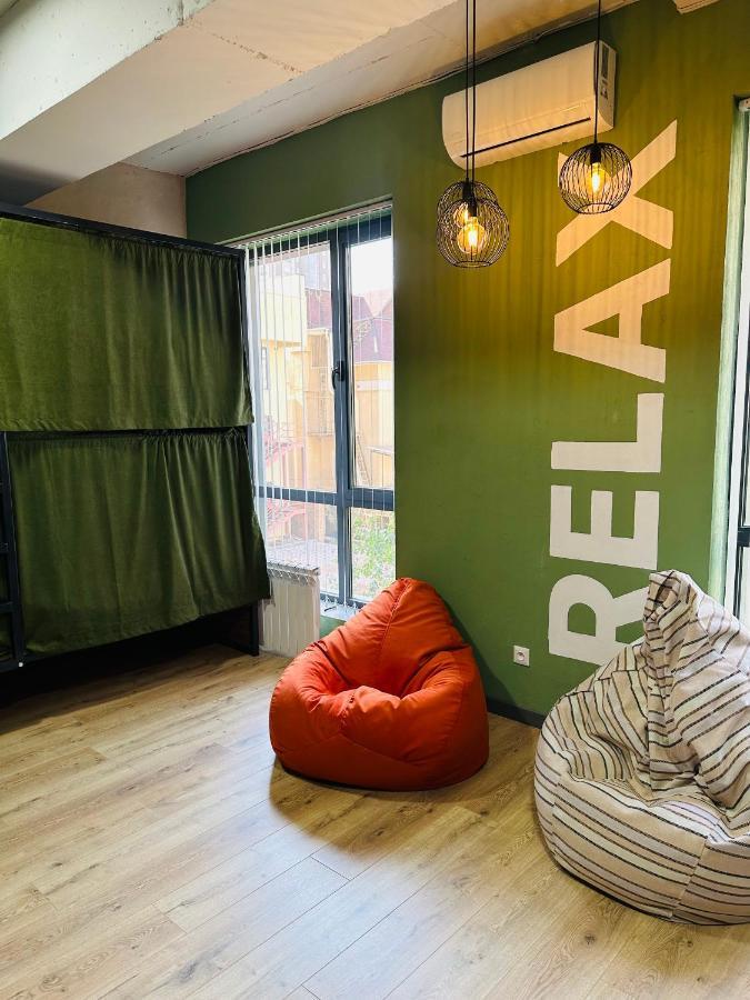 בישקק Izzzi Hostel מראה חיצוני תמונה