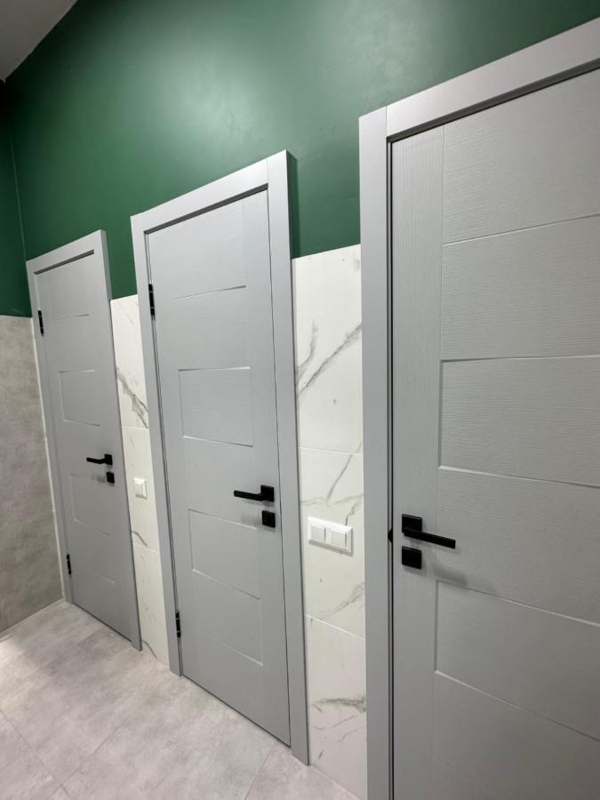 בישקק Izzzi Hostel מראה חיצוני תמונה
