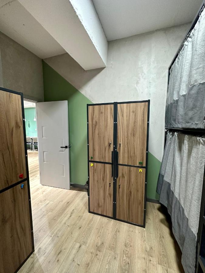 בישקק Izzzi Hostel מראה חיצוני תמונה