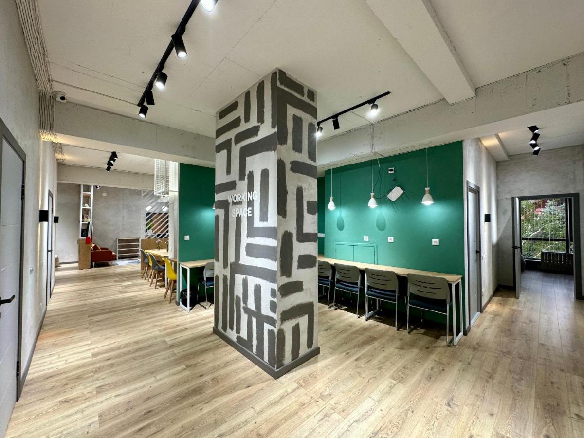בישקק Izzzi Hostel מראה חיצוני תמונה