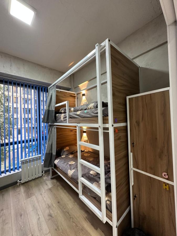 בישקק Izzzi Hostel מראה חיצוני תמונה